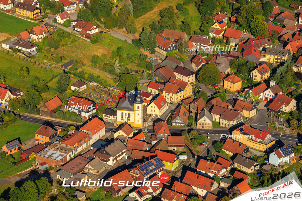 Die Luftaufnahme der Stadt Marktrodach wurde vom UL-Flugzeug heraus erstellt ( keine Drohne )- hohe Auflösung für beste Qualität