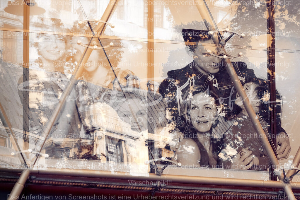 Gefangen | People- und Tierfotografie, Imageaufnahmen, Veranstaltungsfotografie und Wandbilder aus der Natur ★ Made in Germany ✔️ Druck + Downloads ✔️ Naturfotografie in Top Qualität ★ schneller Versand, weltweite Lieferung! - Realisiert mit Pictrs.com