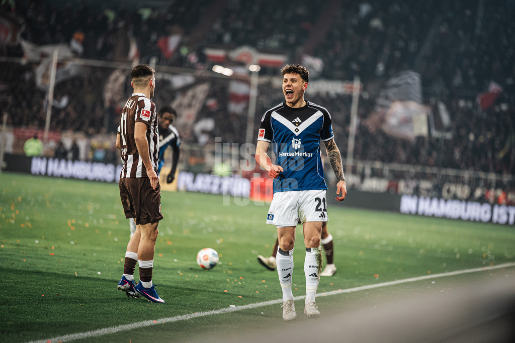 Fußball | Männer | Saison 2025/2026  | Fußball-Bundesliga | 19. Spieltag | FC St. Pauli vs. Hamburger SV | 23.01.2026 | Nicolai Remberg (#21, HSV) feiert sich