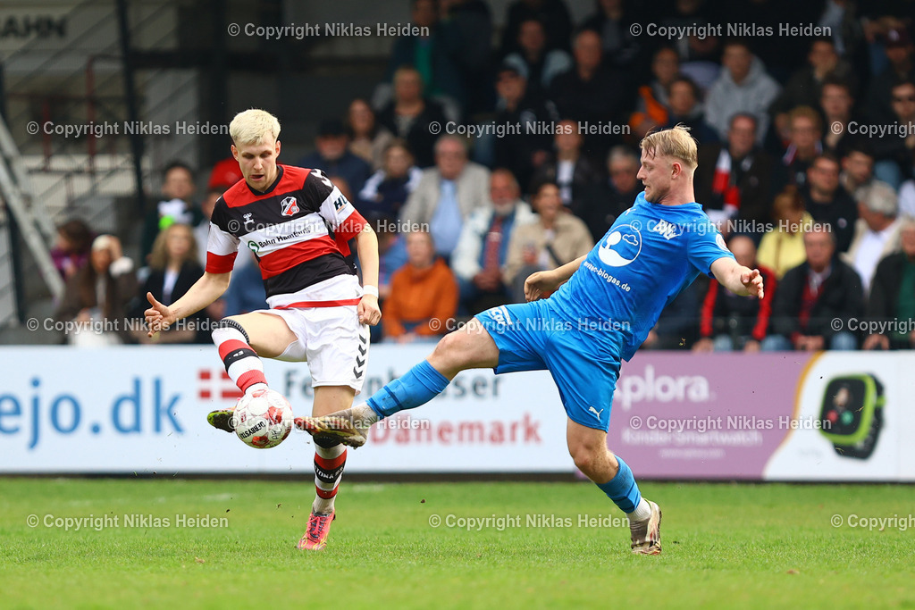 NH_Altona93_BWLohne_RegionalligaNord_18042026 | #10 Gianluca Przondziono (Altona 93), #17 Tom Kankowski (Blau-Weiß Lohne)Fußball I Herren I Regionalliga Nord I Saison 2025-2026 I 30. Spieltag I Altona 93 - BW Lohne I 18.04..2026 I Adolf-Jäger-Kampfbahn