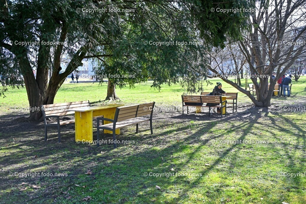 Volksgarten_ Baenke_ 04.03.2024-17 | 04.03.2024, Linz, AUT, Volksgarten, im Bild Baenke, Sitzgelegenheit, Montage, Demontage, Magistrat