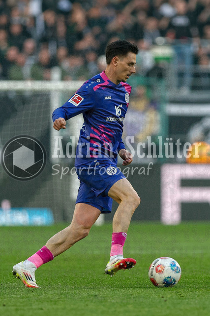 19.04.2026, GER, Fussball, Herren, 1. BL, Saison 2025/2026, Borussia Mönchengladbach - 1. FSV Mainz 05 | Anthony Caci (Mainz) in Aktion am Ball, Einzelaktion 