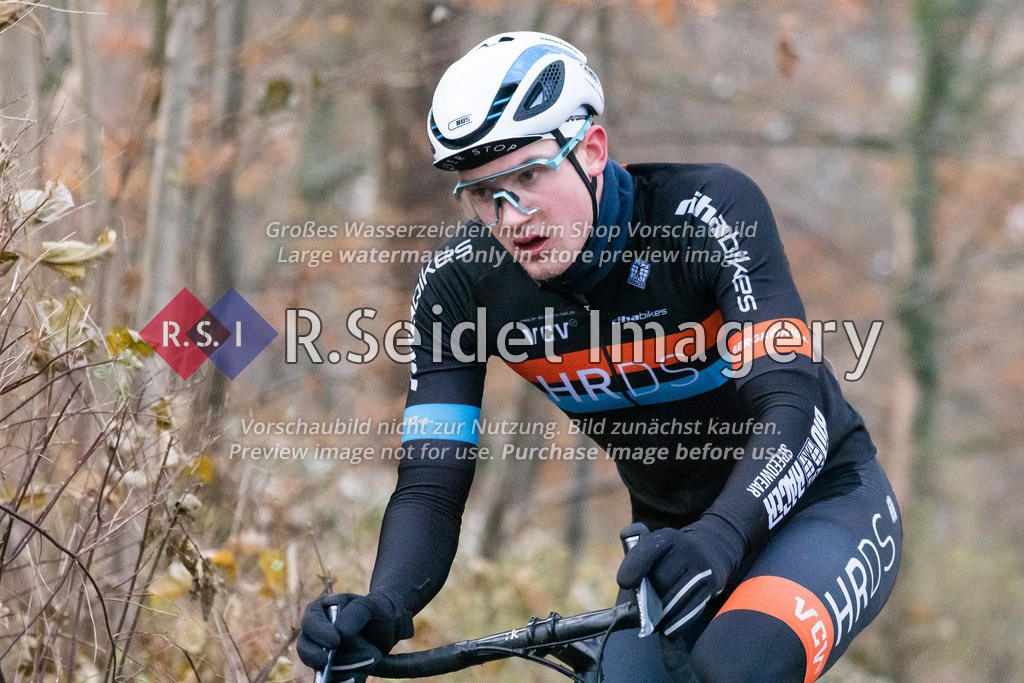 Radsport, 14. Lauf - Bikebeat Cyclo-Cross Bundesliga 2022/23 und 43. Harburger Weihnachtspreis im Stevens Cup 2022, Schwarzenbergplatz (Hamburg-Harburg), 18.12.2022 | Aus dem Rennen 6 / Männer Elite (Lizenzfahrer): 
Timo Behrens (#26, VC Vegesack)