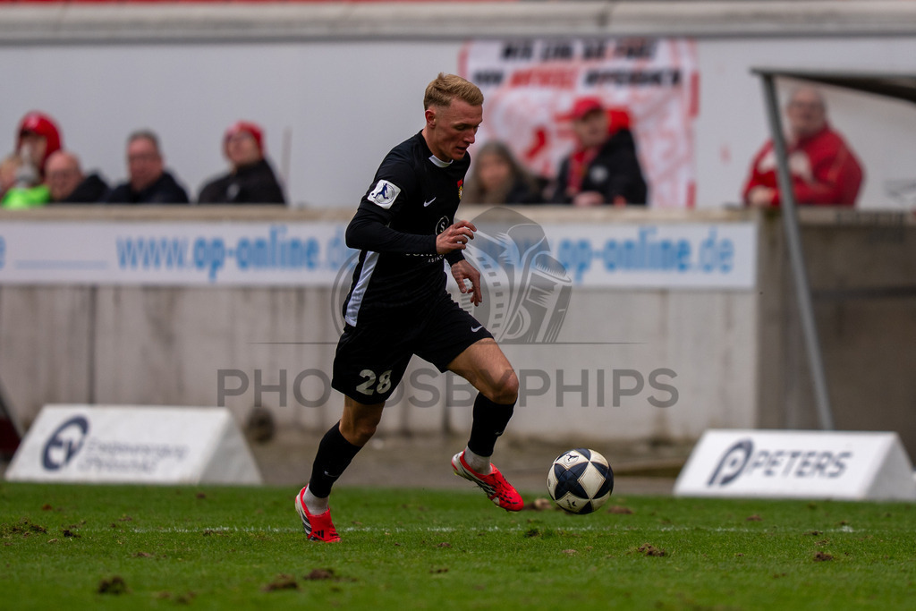 Kickers Offenbach vs. SG Sonnenhof Grossaspach, Fussball, Regionalliga Suedwest, 24. Spieltag, 14.03.2026 | Luka Janes (SG Sonnenhof Großaspach, #28),Kickers Offenbach vs. SG Sonnenhof Grossaspach, Fussball, Regionalliga Suedwest, 24. Spieltag, 14.03.2026Foto: photosbyphips/Philip Ziegler
