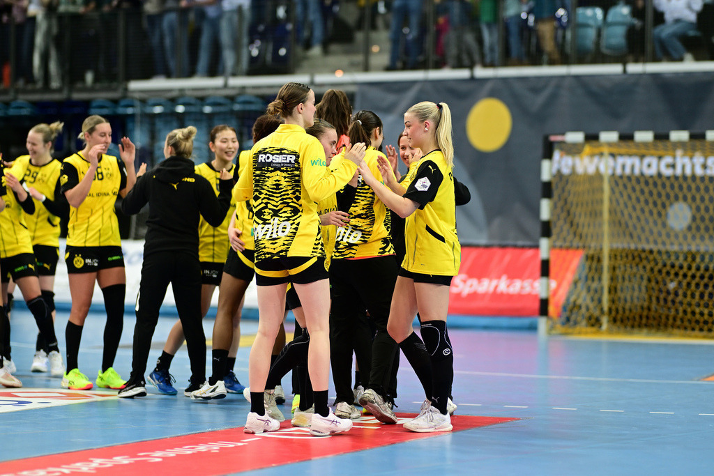 Handball I Frauen I Saison 2024-2025 I 1. HBF I 11. Spieltag I VfL Oldenburg - Borussia Dortmund | Der Sportfotograf. - Realisiert mit Pictrs.com