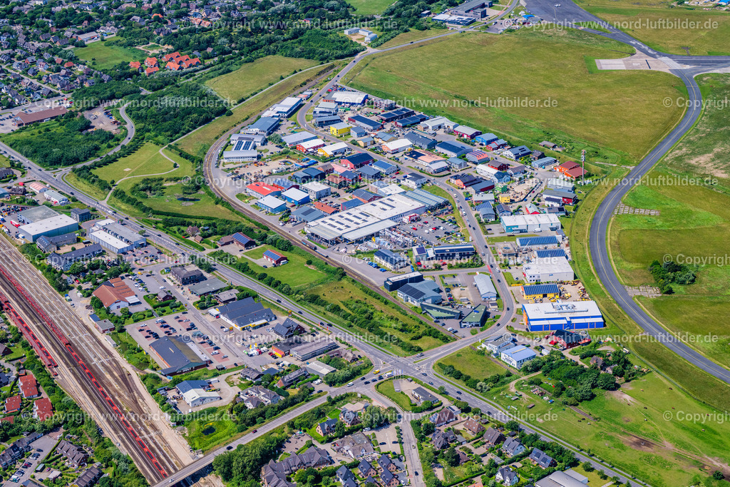 Sylt_Tinnum_Gerwerbegebiet_ELS_4629130625 | TINNUM 21.06.2025 Gewerbegebiet und Firmenansiedlung " Sylt Ost " in Tinnum im Bundesland Schleswig-Holstein, Deutschland. // Industrial estate and company settlement " Sylt Ost " in Tinnum in the state Schleswig-Holstein, Germany. Foto: Martin Elsen