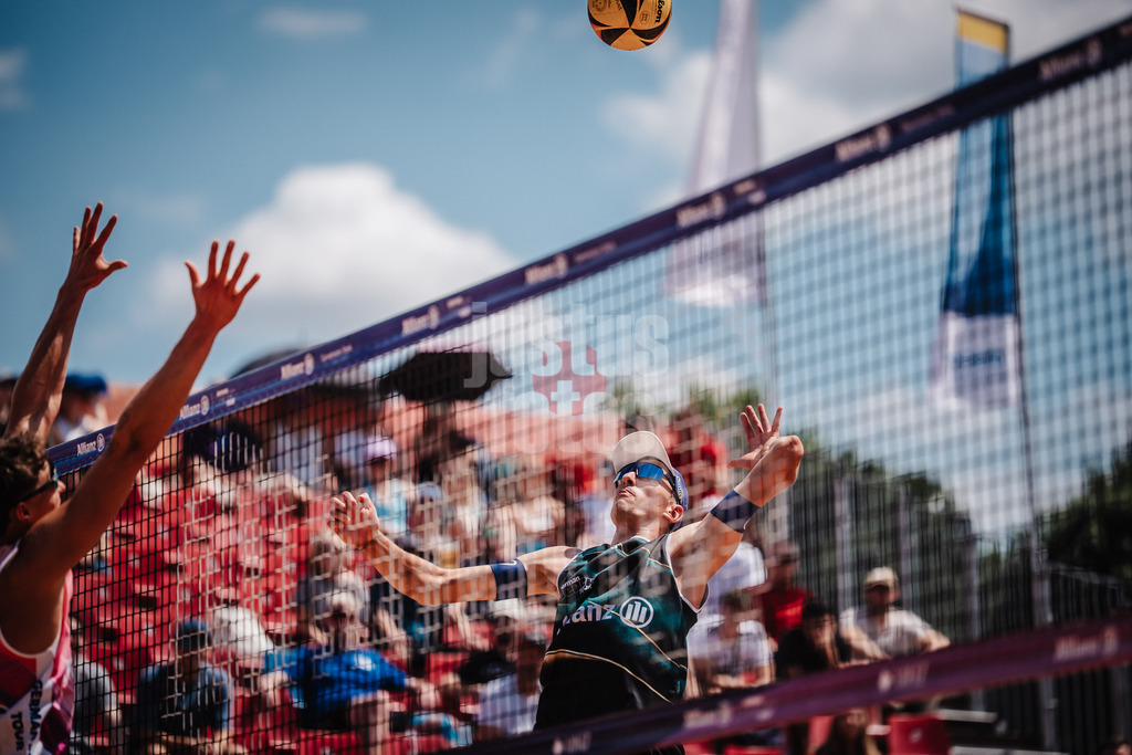 Beachvolleyball | Männer | Allianz German Beach Tour 2025 | Tourstop München | 11.07.2025 | Momme Lorenz beim Angriff