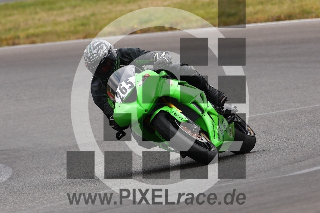 0265-20240917_05079 | Schöne Erinnerungen an spannende Momente - das festzuhalten ist unser Job. PIXELrace.de ist seit 2003 auf den Rennstrecken Europas unterwegs um die Action draußen beim Fahren und die wunderbare Stimmung imm Fahrerlager für euch einzufangen.