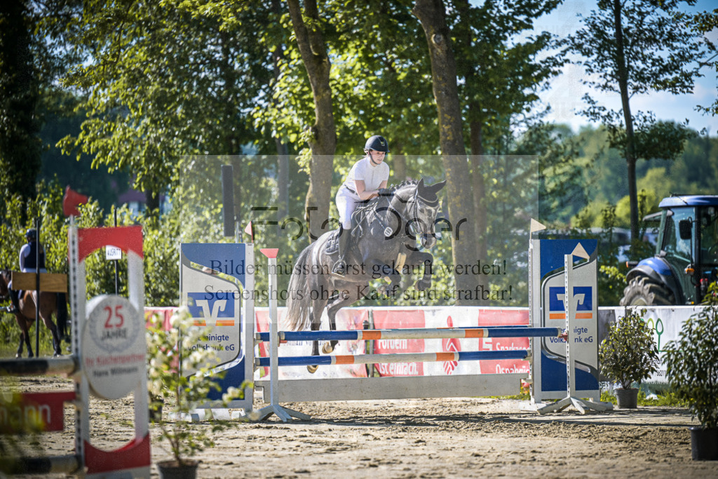 DOS_3245 | Entdecke hochwertige Reitturnierfotos von Foto Oger. Professionell, emotional und authentisch – jetzt Lieblingsmomente im Shop bestellen.Deutschlandweite Turnierfotografie. - Realisiert mit Pictrs.com