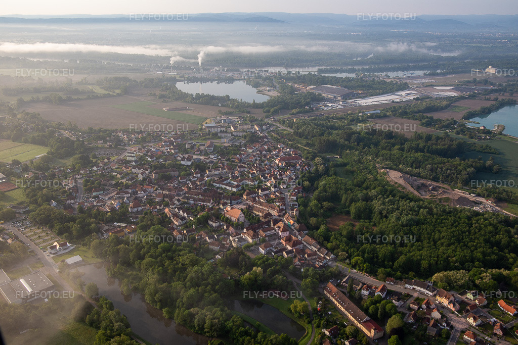 Vue aérienne: Vue de la ville à Lauterbourg dans le département Bas Rhin, France. Photo: IMG_113994.jpg prise le 23/05/2019 par Werner Riehm/FLY-FOTO.euRésolution de l'original: 5472 x 3648 px