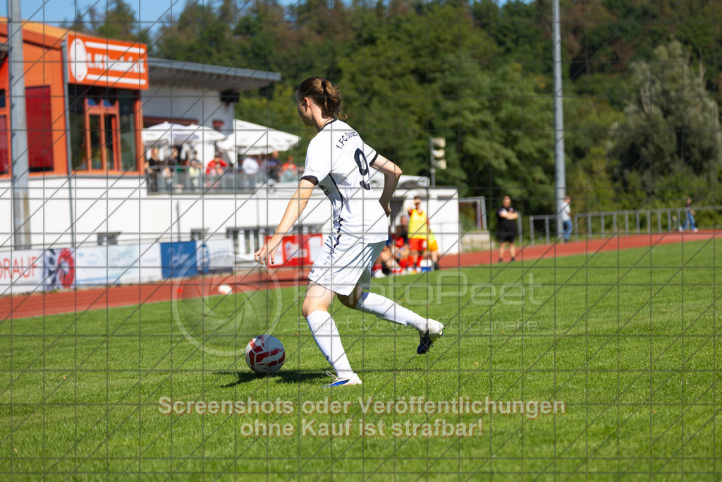 20260906_114544_0026_(c)_by_PhotoPeet | #,1.FC Donzdorf (weiß) vs. 1.FC Heidenheim 1846 (rot), Fußball, Frauen-Verbandspokal Gruppe 2, 2. Runde, Saison 2026/2027, Rasenplatz Lautertal Stadion, Süßener Straße 16, 73072 Donzdorf, 06.09.2026 - 11:00 Uhr,Foto: PhotoPeet / Sport- &amp; Eventfotografie / Peter Harich