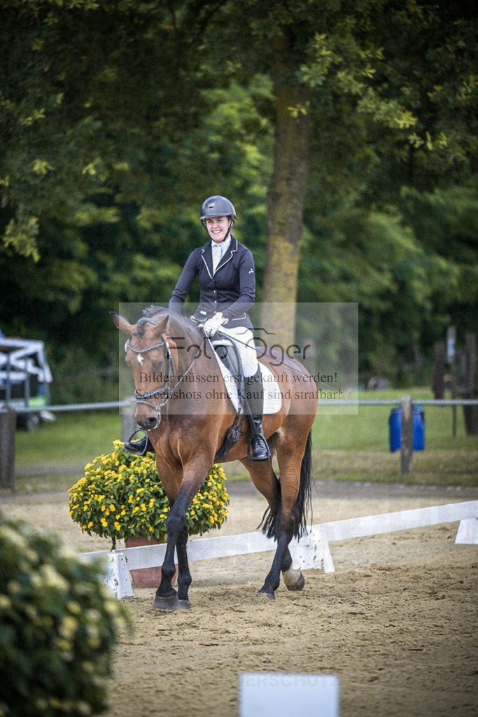 DOS_4784 | Entdecke hochwertige Reitturnierfotos von Foto Oger. Professionell, emotional und authentisch – jetzt Lieblingsmomente im Shop bestellen.Deutschlandweite Turnierfotografie. - Realisiert mit Pictrs.com