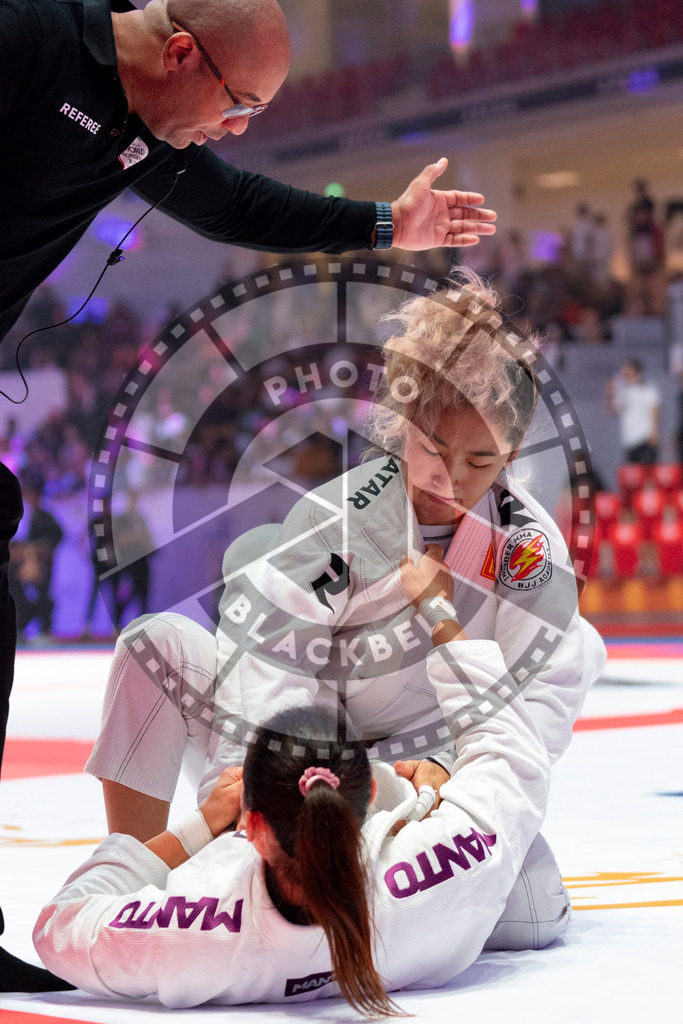 20231109PBB3864 | Fighters compete during the AJP World Professional Championship in the Mubadala Arena in Abu Dhabi, Arab United Emirates, on November 9, 2023.