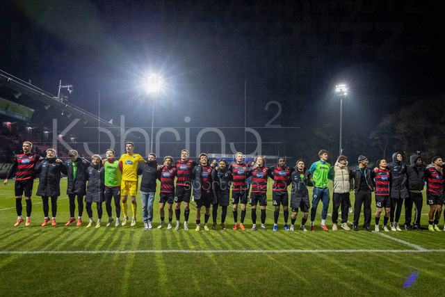 3rd Division, FC Viktoria Koeln vs. 1. FC Saarbruecken, 23.01.2026 | COLOGNE, GERMANY - JANUARY 23: the players of Viktoria Köln celebrating with their fans during the 3rd division match on gameday 21 between FC Viktoria Koeln vs. 1. FC Saarbruecken at Höhenberg Sportpark on January 23, 2026 in Cologne, Germany. DFL REGULATIONS PROHIBIT ANY USE OF PHOTOGRAPHS AS IMAGE SEQUENCES AND/OR QUASI-VIDEO.