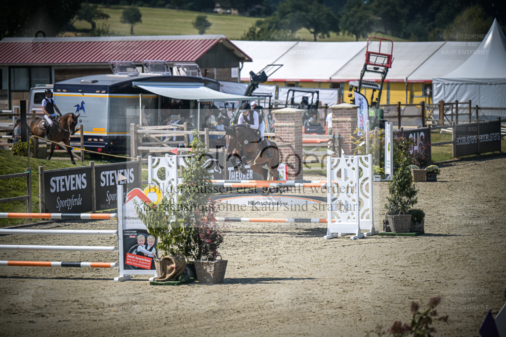 DOS_0971 | Entdecke hochwertige Reitturnierfotos von Foto Oger. Professionell, emotional und authentisch – jetzt Lieblingsmomente im Shop bestellen. - Realisiert mit Pictrs.com