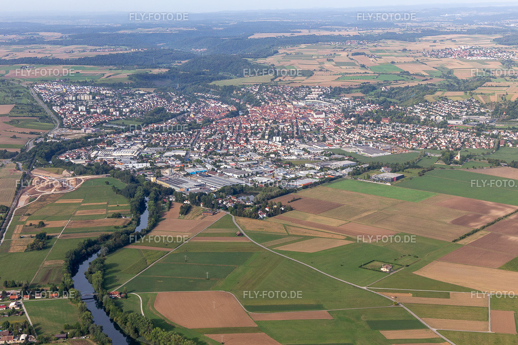 Stadtgebiet mit Außenbezirken und Innenstadtbereich | Luftbild: Stadtgebiet mit Außenbezirken und Innenstadtbereich in Rottenburg am Neckar im Bundesland Baden-Württemberg in Deutschland. Foto: IMG_008697.jpg vom 27.08.2020 durch Werner Riehm/FLY-FOTO.de - Realisiert mit Pictrs.com