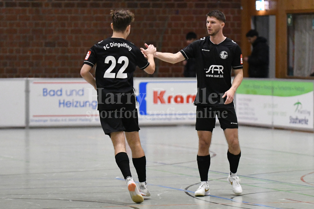 Allianz Fischer Cup 2026; FC Dingolfing; SV Pankofen; | Der im Winter zum FC Dingolfing gewechselte Marcel Müller (re.) überzeugte mit 6 Treffer beim Allianz Fischer Cup2026  - Realisiert mit Pictrs.com