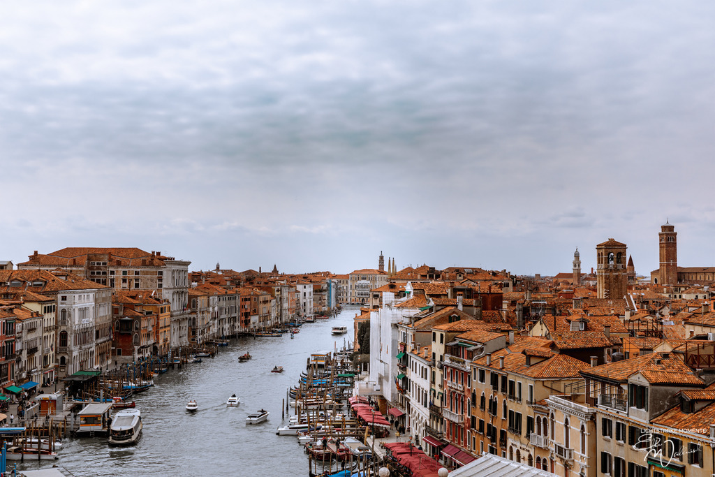 20220311-112738 ITALIEN-Venedig_146-1 Kopie | Herzlich willkommen auf meiner Seite! Ich bin Elke Wallnisch, Deine Fotografin für lichtstarke Momente. Der Name steht für alles, was mich mit der Fotografie verbindet: Das Licht und seine machtvolle Wirkung auf eine Situation oder unsere Stimmung - Realisiert mit Pictrs.com