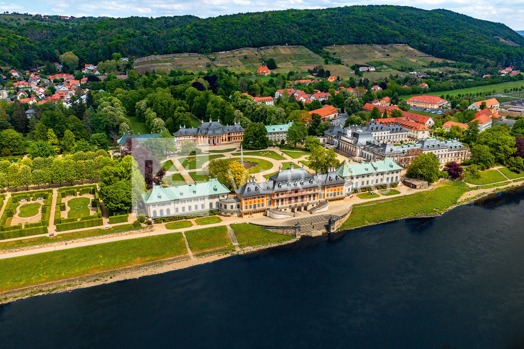 Schloss-Pillnitz-Dresden-Luftbild-DJI_0284 | Blick über die Parkanlage und das Schloss Pillnitz bei Dresden - Realisiert mit Pictrs.com
