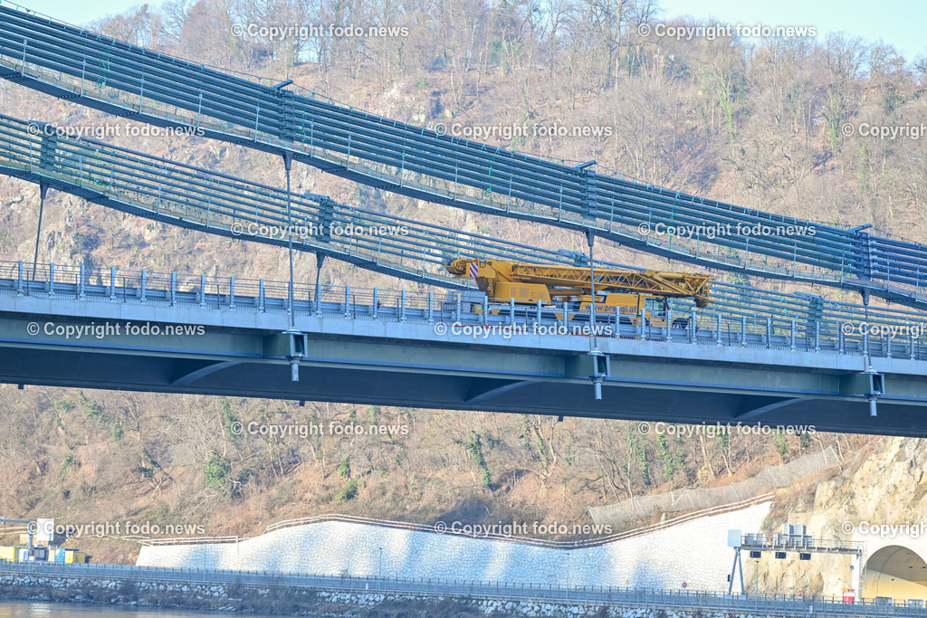 Westring A26_ Westringbruecke_ 10.01.2024-6 | 10.01.2024, Westring A26, AUT, Westring A26, Westringbruecke, im Bild Westringbruecke, Brücke, Baustelle, Wegweiser, Montage, Donau