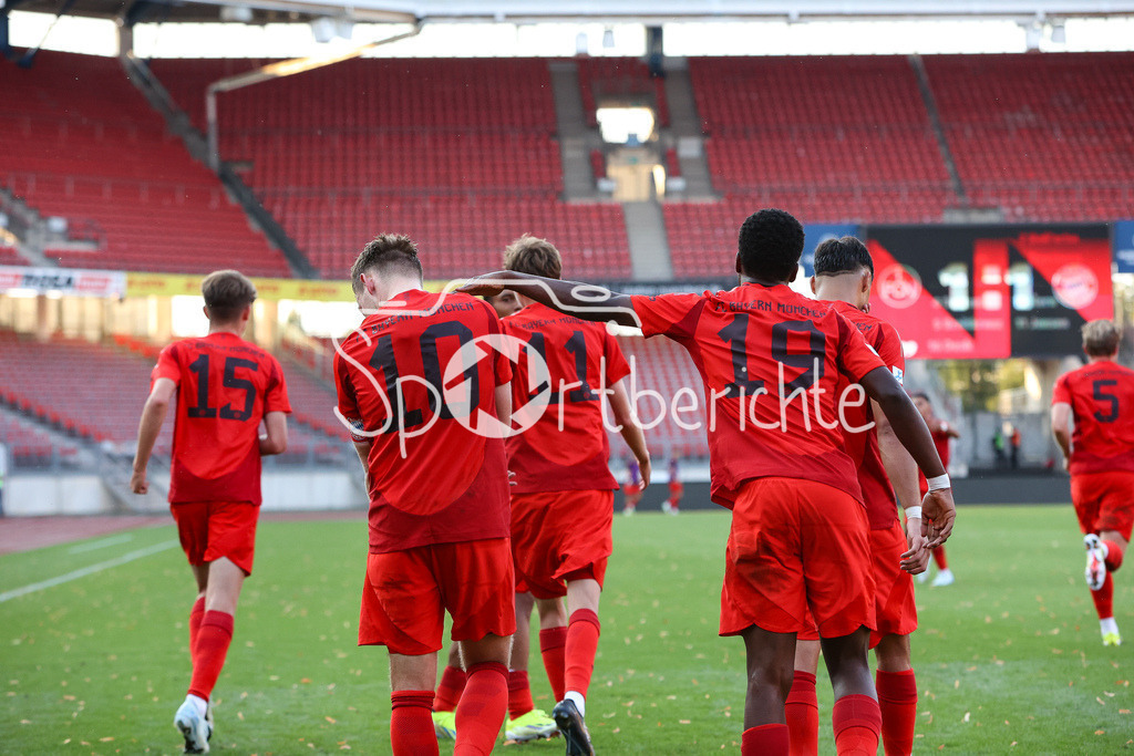 1. FC Nürnberg II - FC Bayern Amateure | Jubel nach dem Treffer zum 1-1 durch Timo Kern (FCB #10) / Treffer / Freude / Torschuezte
