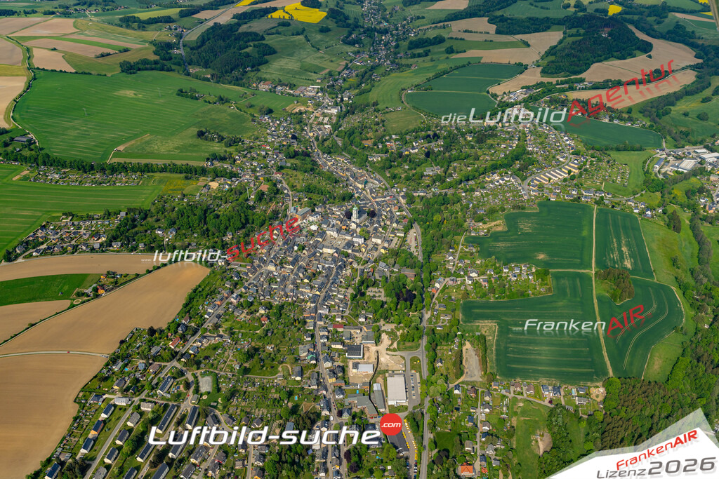 Das Luftbild der Stadt Lößnitz wurde 2022 vom Flugzeug heraus erstellt (keine Drohnen-Aufnahmen) Aufnahmehöhe ca.450 Meter- hohe Bildauflösung und Druck-Qualität. Garantiert!