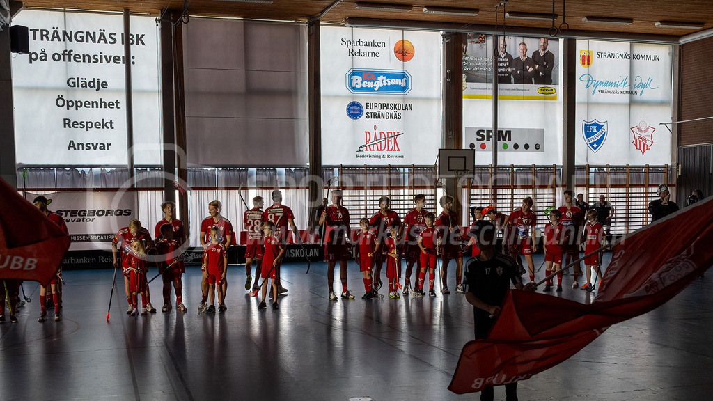 Strängnäs IBK vs Höllvikens IBF - 30. September 2023 | Strängnäs IBK vs Höllvikens IBF
Thomas Arena, Strängnäs
Strängnäs-Spieler vor dem Spiel.
Bild: Sportfotografie Markus Aeschimann | www.markus-aeschimann.ch - Realisiert mit Pictrs.com
