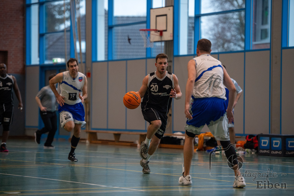 VFL Rastede 2-VfL Edewecht Wattworms | VFL Rastede II (weiß)-VfL Edewecht Wattworms (schwarz) am 18.02.2024; in Kleibrok (Sporthalle Zur-Windmühlen-Straße), Photo: Philip Eiben 2024 - Realisiert mit Pictrs.com