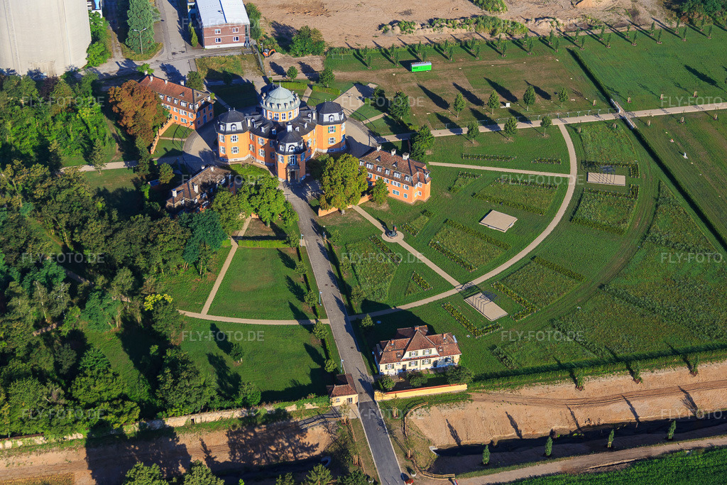 Luftbild: Eremitage Waghäusel in Waghäusel im Bundesland Baden-Württemberg in Deutschland. – Foto: IMG_092393.jpg vom 01.08.2016 durch Werner Riehm/FLY-FOTO.de – Auflösung des Originals: 5472 x 3648 px – Link zu der der Hirsch & Wölfl GmbH - Link öffnet in neuem Fenster