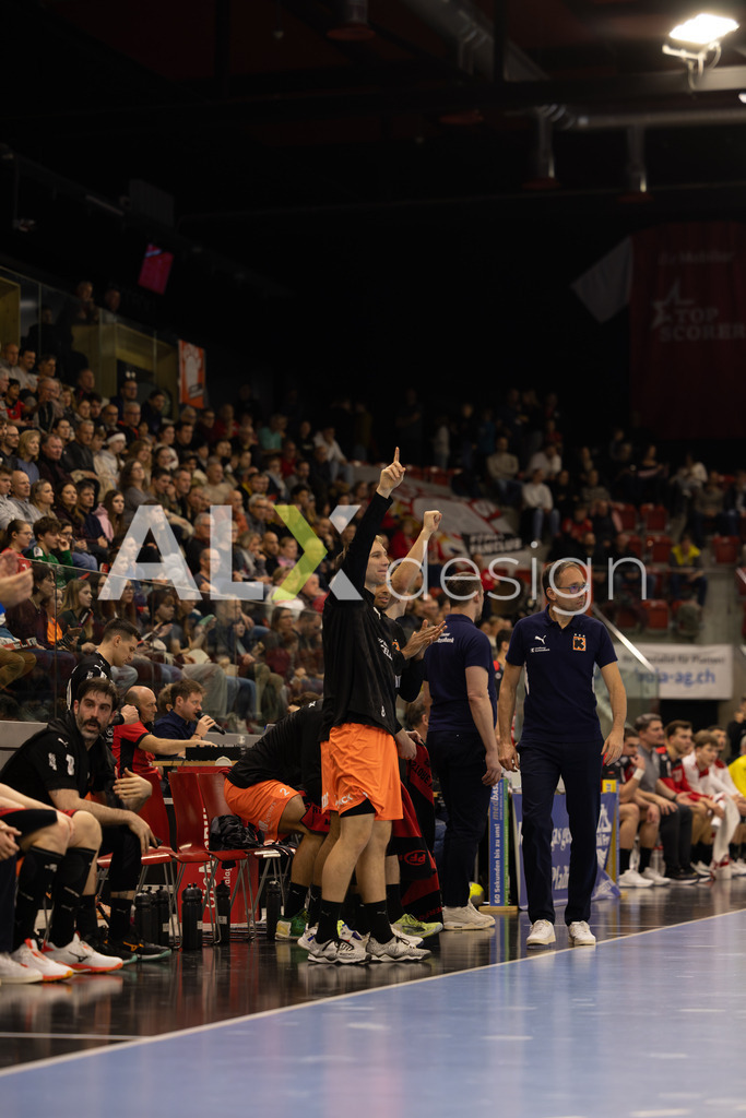 Handballen I Herren I Saison 2025-2026 I Quickline Handball League 2026 | Men I 18. Spieltag I Pfade Winterthur - Kadetten Schaffhausen I 20.12.2025 | Hochwertige Sportfotos kaufen & lizenzieren für Medien, Vereine, Agenturen & Sportler:innen. Entdecke professionelle Sportfotografie im Bildshop von Alexander Franzen. - Realisiert mit Pictrs.com