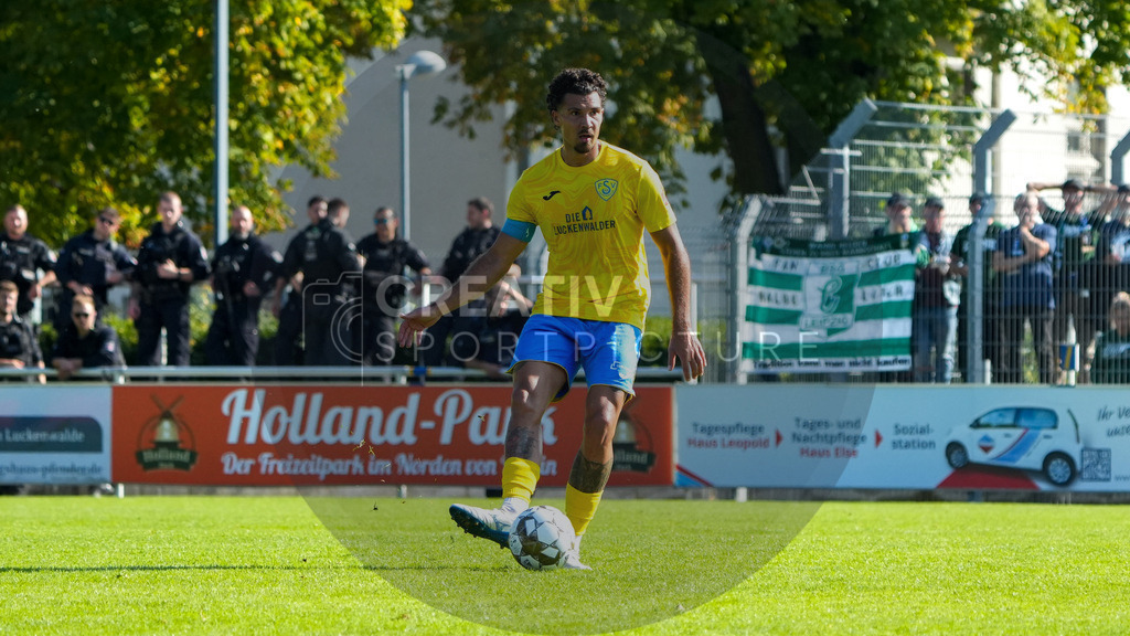Fußball, Herren, Saison 2025/2026, Regionalliga Nordost, 10. Spieltag, FSV 63 Luckenwalde vs. BSG Chemie Leipzig, Samstag 27.09.2025, Werner-Seelenbinder-Stadion Luckenwalde, | Fußball, Herren, Saison 2025/2026, Regionalliga Nordost, 10. Spieltag, FSV 63 Luckenwalde vs. BSG Chemie Leipzig, Samstag 27.09.2025, Werner-Seelenbinder-Stadion Luckenwalde, Im Bild: Andreas Pollasch (Luckenwalde) - Realisiert mit Pictrs.com