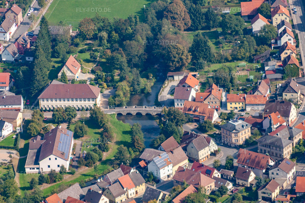 Luftbild: Schloss Sennfeld-Hotel im Ortsteil Sennfeld in Adelsheim im Bundesland Baden-Württemberg in Deutschland. Foto: IMG_45635-1682.jpg vom 25.09.2011 durch Werner Riehm/FLY-FOTO.de