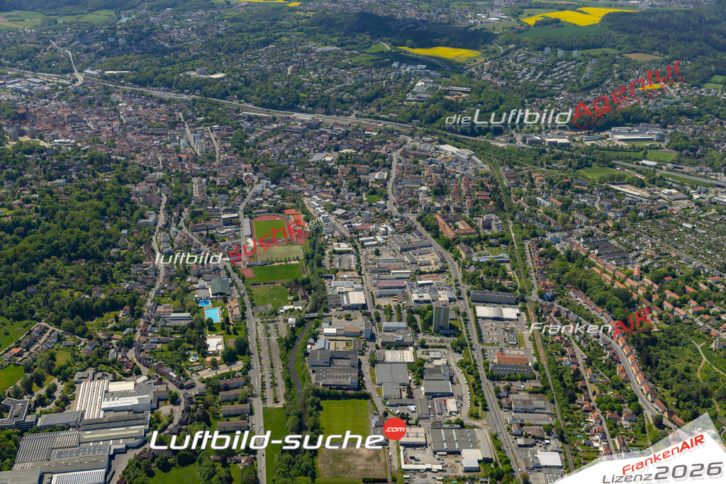 Das Luftbild der Stadt Coburg wurde 2022 vom Flugzeug heraus erstellt (keine Drohnen-Aufnahmen) Aufnahmehöhe ca.450 Meter- hohe Bildauflösung und Druck-Qualität. Garantiert!