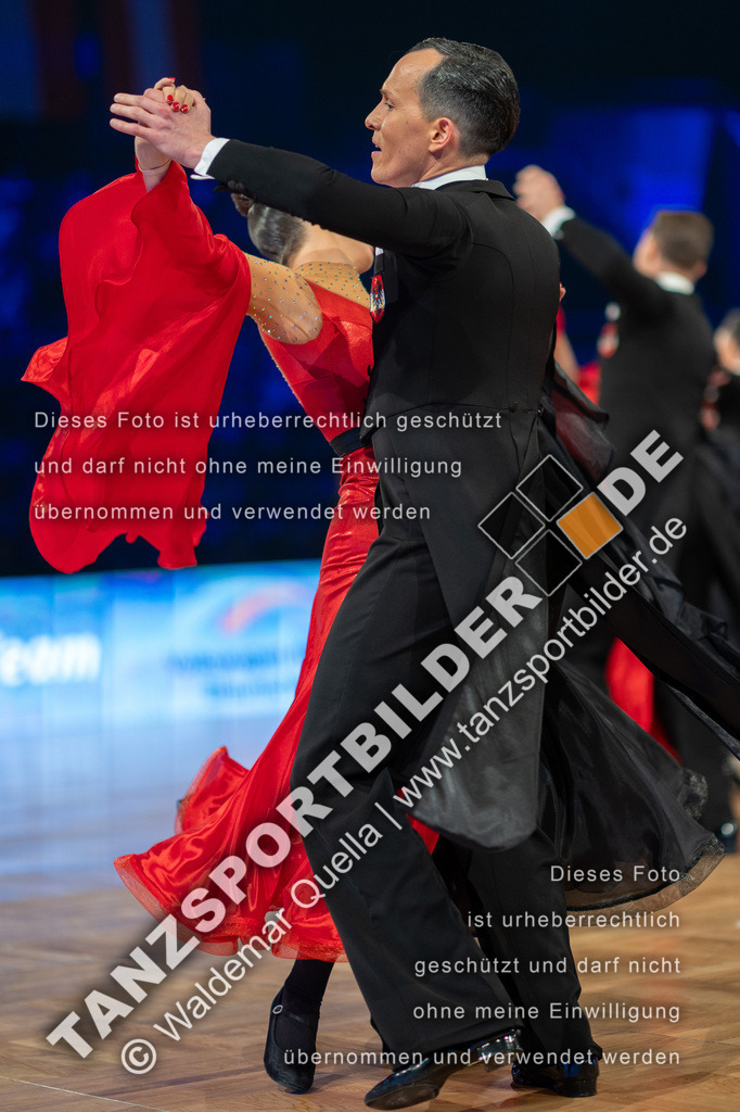 20251206-02954 | Hier finden Sie Tanz Bilder vom Latein und Standard Formationen tanzen. Sportbilder vom Tanzsport. Schöne Fotos und von Weltmeisterschaft, Europameisterschaft, Bundesliga, Regionalliga, Oberliga und Landesliga sowie von GOC Stuttgart, DanceComp, WM Bremen