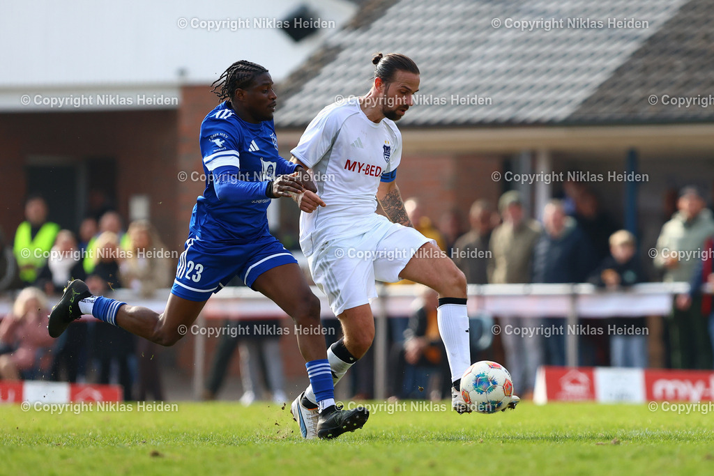 NH_TuSDassendorf_NiendorferTSV_OberligaHamburg_21032026 | #20 Martin Harnik (TuS Dassendorf), #23 Joseph Noha Akugue (Niendorfer TSV)Fußball I Herren I Gamesright Oberliga Hamburg I Saison 2025-2026  I 28. Spieltag I TuS Dassendorf - Niendorfer TSV I 21.03.2026 I Sportplatz Wendelweg