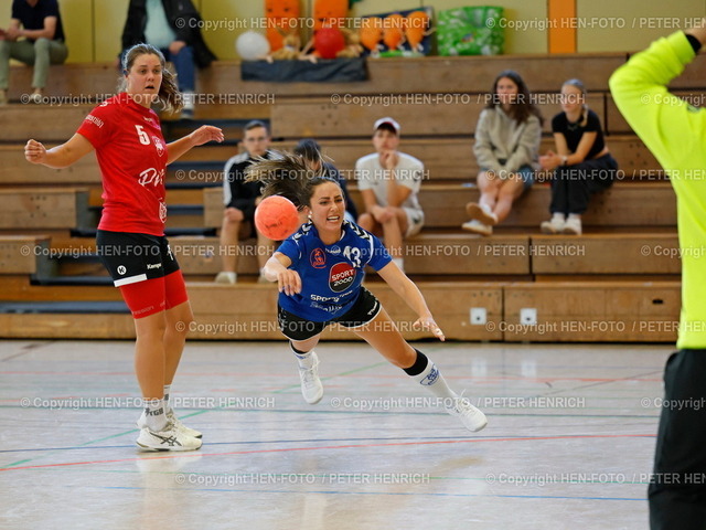 20230924-3937-haba-pfung-tgbda-HEN-FOTO | 24.09.2023 Handball Damen Landesliga Süd TSV Pfungstadt - TGB Darmstadt (26:30) v. li. Clara Stein (5 TGB Darmstadt) Lejla Memisevic (13 TSV Pfungstadt) (Foto: Peter Henrich) - Realisiert mit Pictrs.com