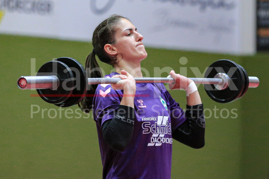 Handball, 2. Bundesliga Frauen, Training SV Werder Bremen | v.li.: Anna Lena Bergmann (SV Werder Bremen, 25) bei einer Übung, Trainingsübung