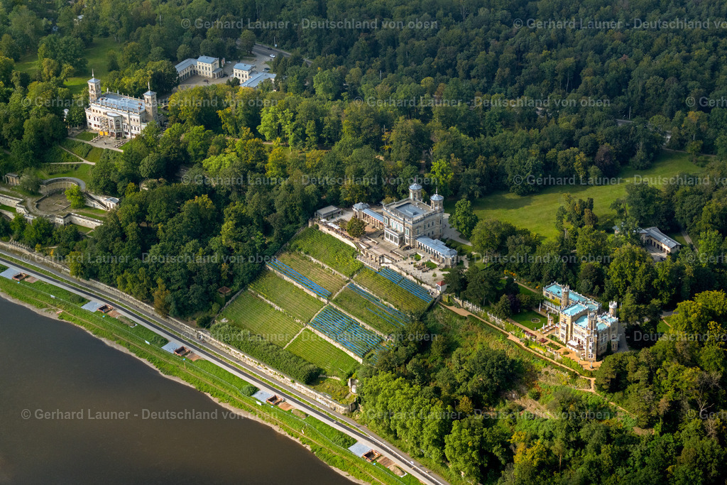 4060857 | DRESDEN 07.09.2021 Das Lingnerschloss mit Schlosspark und Terrasse, ist ein Elbschloss in Dresden im Bundesland Sachsen. Es befindet sich am Elbhang im Stadtteil Loschwitz. // Lingner Castle with castle grounds and terrace is a Elbschloss in Dresden in the state Saxony. It is located on the Elbhang in the district Loschwitz. Foto: Gerhard Launer
