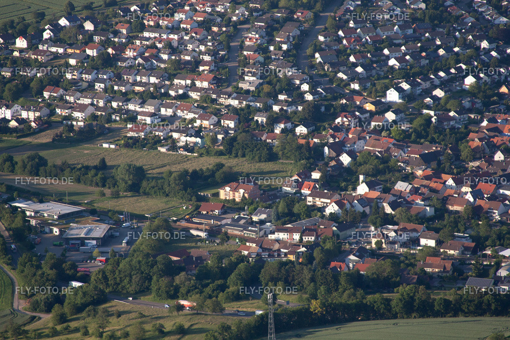 Brühlstr | Luftbild: Brühlstr im Ortsteil Diedelsheim in Bretten im Bundesland Baden-Württemberg in Deutschland. Foto: IMG_57797.jpg vom 14.06.2013 durch Werner Riehm/FLY-FOTO.de - Realisiert mit Pictrs.com