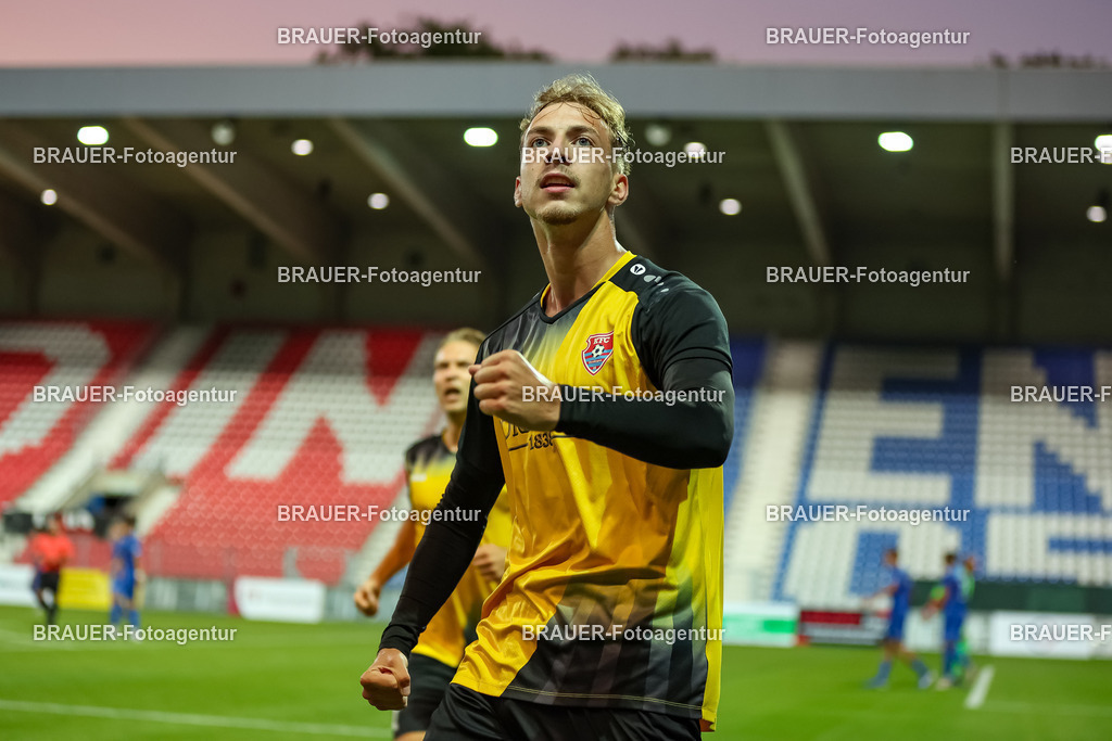 SB_KFCBAU_20250815_4743.JPG -  - KFC Uerdingen - SF Baumberg - Oberliga Niederrhein | Krefeld, Deutschland, 15.08.25: Etienne-Noel Reck (KFC Uerdingen) Torjubel, jubelt nach seinem Treffer zum 1:1 während des Oberliga Niederrhein Spiels zwischen KFC Uerdingen - SF Baumberg in der Grotenburg Stadion am 15. August 2025 in Krefeld, Deutschland. (Foto von Stefan Brauer/Brauer-Fotoagentur)