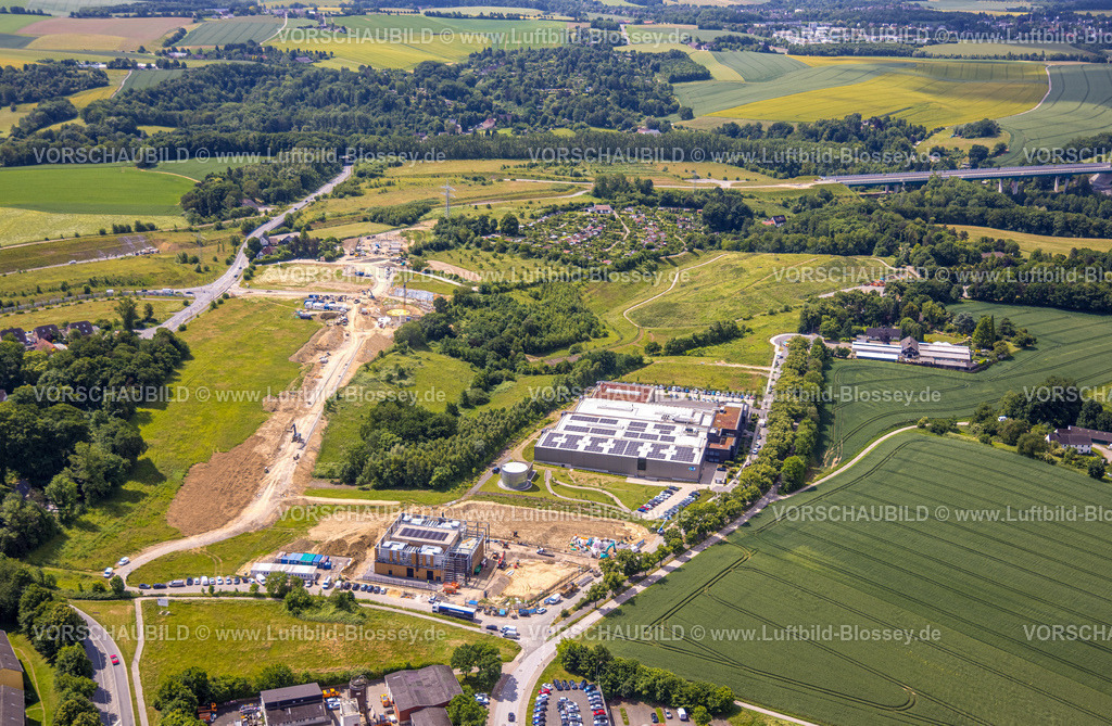 Heiligenhaus250601331 | Luftbild, Baustelle und Neubau Innovationspark Heiligenhaus, Dach mit Solarpaneelen, Heiligenhaus, Ruhrgebiet, Nordrhein-Westfalen, Deutschland