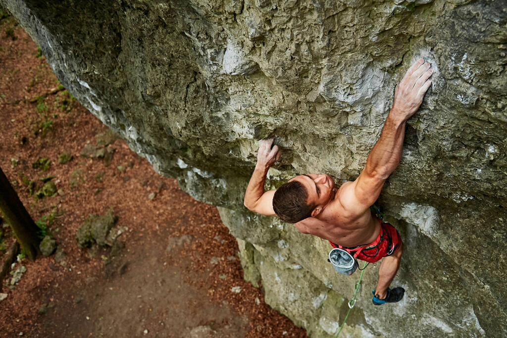 CS-190612-0371-2 | Nico Krüger klettert Märchenprinz (9-) an der Dornröschenwand im Püttlachtal