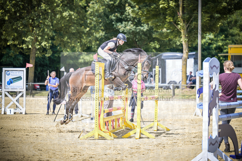 DOS_0430 | Entdecke hochwertige Reitturnierfotos von Foto Oger. Professionell, emotional und authentisch – jetzt Lieblingsmomente im Shop bestellen.Deutschlandweite Turnierfotografie. - Realisiert mit Pictrs.com