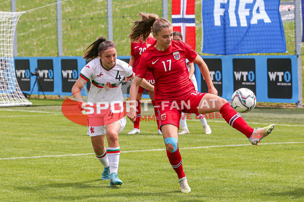 Norwegen U19  Bulgarien U19 | Vanessa Ivanova (BUL #4) Aleksandra Sergeeva (BUL #17) ; Norwegen U19  Bulgarien U19 am 13.05.2022 in Wels
(Huber Arena), AUSTRIA, (Photo by Ernst Krawagner sport-fan.at) - Realisiert mit Pictrs.com
