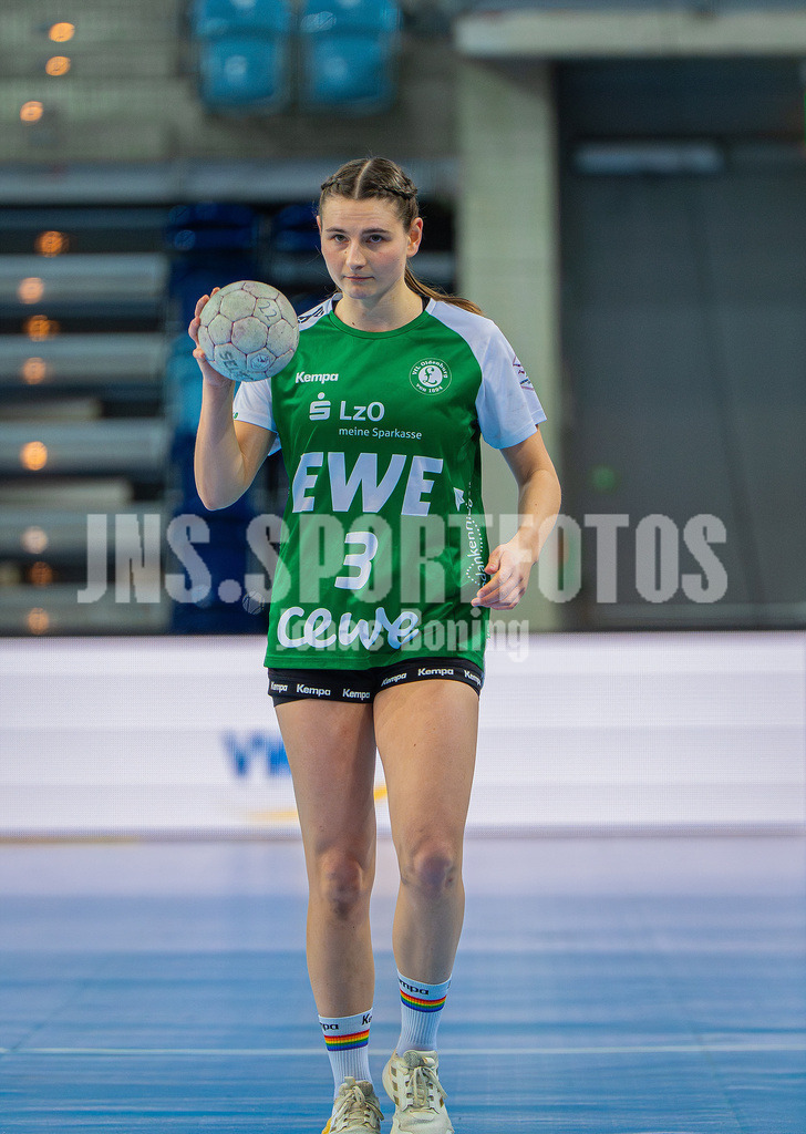 Handball I Frauen I Saison 2025-2026 I 1. HBF I 15. Spieltag I VFL Oldenburg - SV Union Halle-Neustadt 0018 | Lana Teiken (3, VfL Oldenburg) - Realisiert mit Pictrs.com