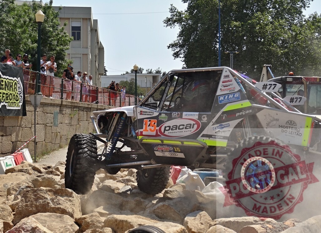 Buggy car climbing rocks during an off-road competition in Portugal | Powerful buggy car overcoming rocks during an off-road competition with spectators cheering - Realized with Pictrs.com