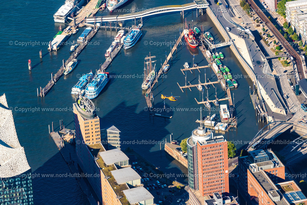 Hamburg_Helikopter_Luftrettung_Christoph_über_Hamburg_ELS_1971220922 | HAMBURG 22.09.2022 Helikopter - Rettungs Hubschrauber " Christoph 29 " im Fluge über dem Luftraum in Hamburg, Deutschland. // Helicopter in flight " Christoph 29 " over the air space in Hamburg, Germany. Foto: Martin Elsen