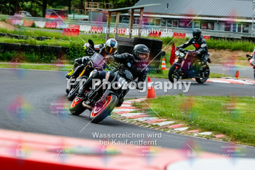 MotoTeamVBK-20072 | Hier findet Ihr Bilder von Touristenfahrten auf der Nürburgring Nordschleife oder von anderen Veranstaltungen die ich besucht habe. Viel Spass beim Durch Schauen 