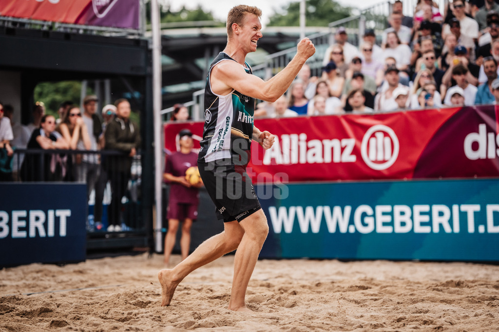 Beachvolleyball | Männer | Allianz German Beach Tour 2025 | Tourstop Hamburg | 01.06.2025 | Jonas Reinhardt jubelt