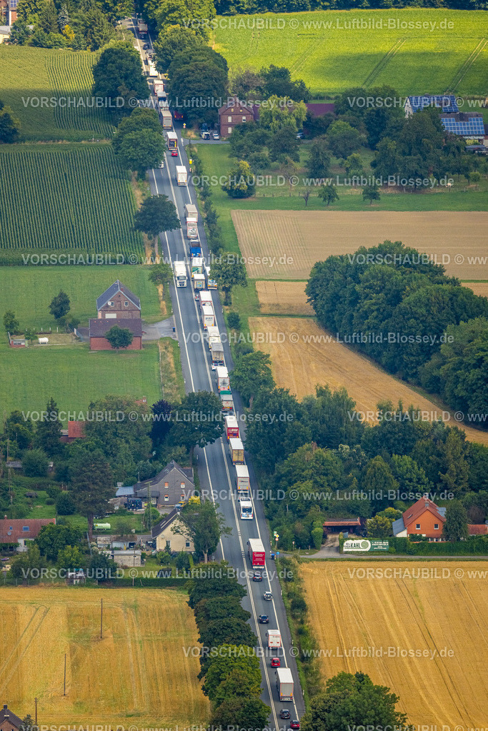 Hamm250701861Rhynern | Luftbild, Werler Straße (B63) LKW Stau Straßenverkehr, Stadtbezirk Rhynern, Hamm, Ruhrgebiet, Nordrhein-Westfalen, Deutschland